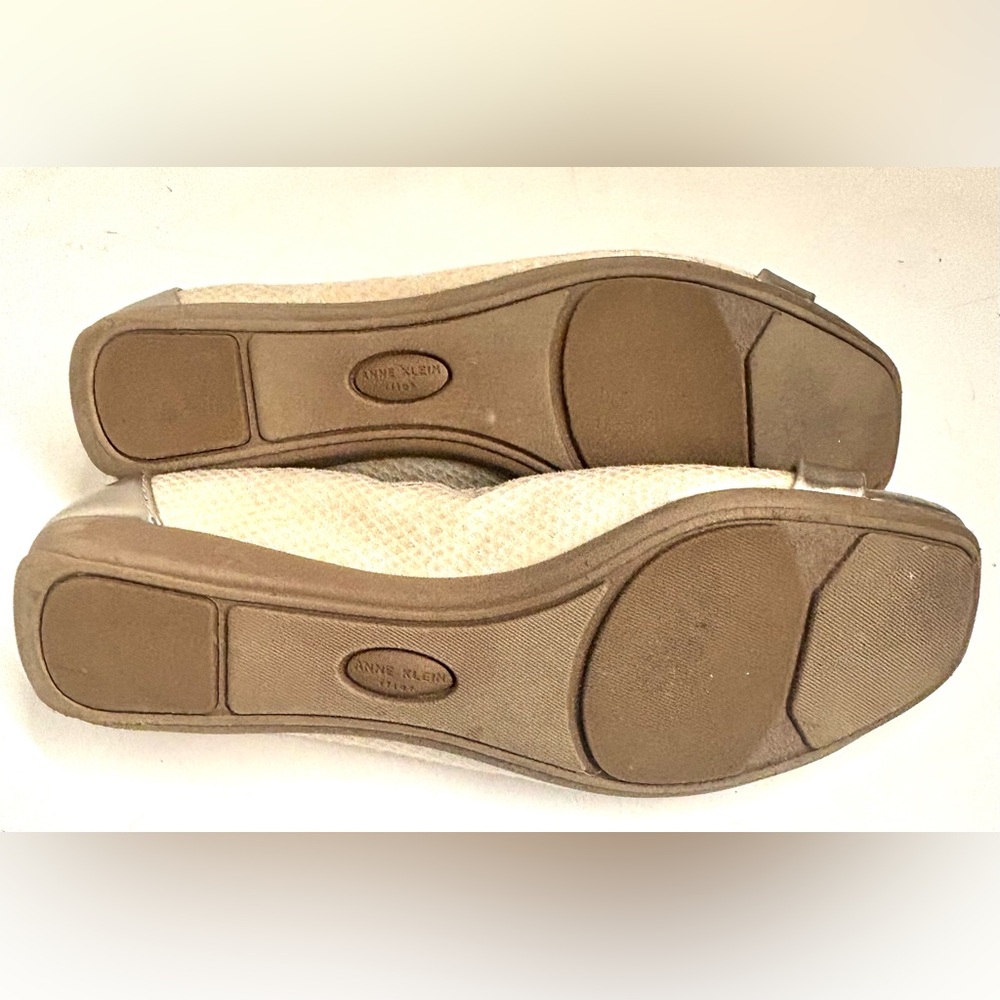 Anne Klein Size 9 Women's Beige Silver Shimmer Ballet Flats Shoes - Picture 9 of 9